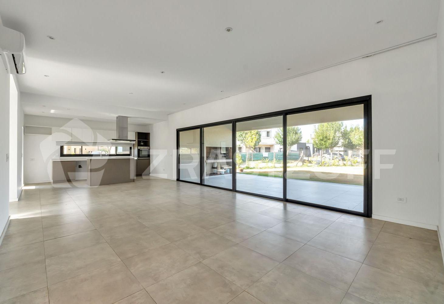 Foto de Casa EN ALQUILER ANUAL en Santo Tomás en lote central al área verde del, imagen 4