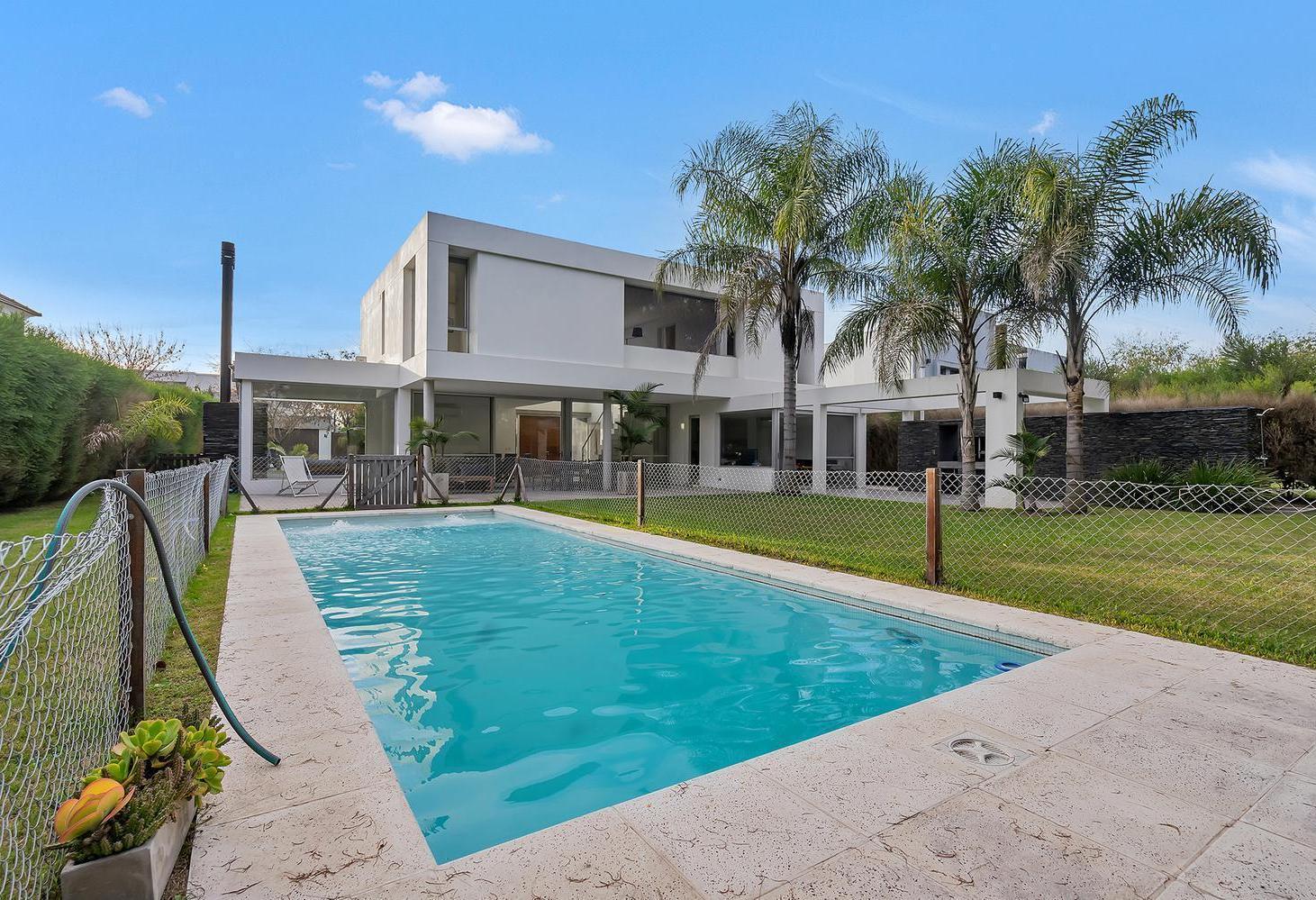 Casa en venta y alquiler con 3 dormitorios en El Encuentro. Moderna y canchera