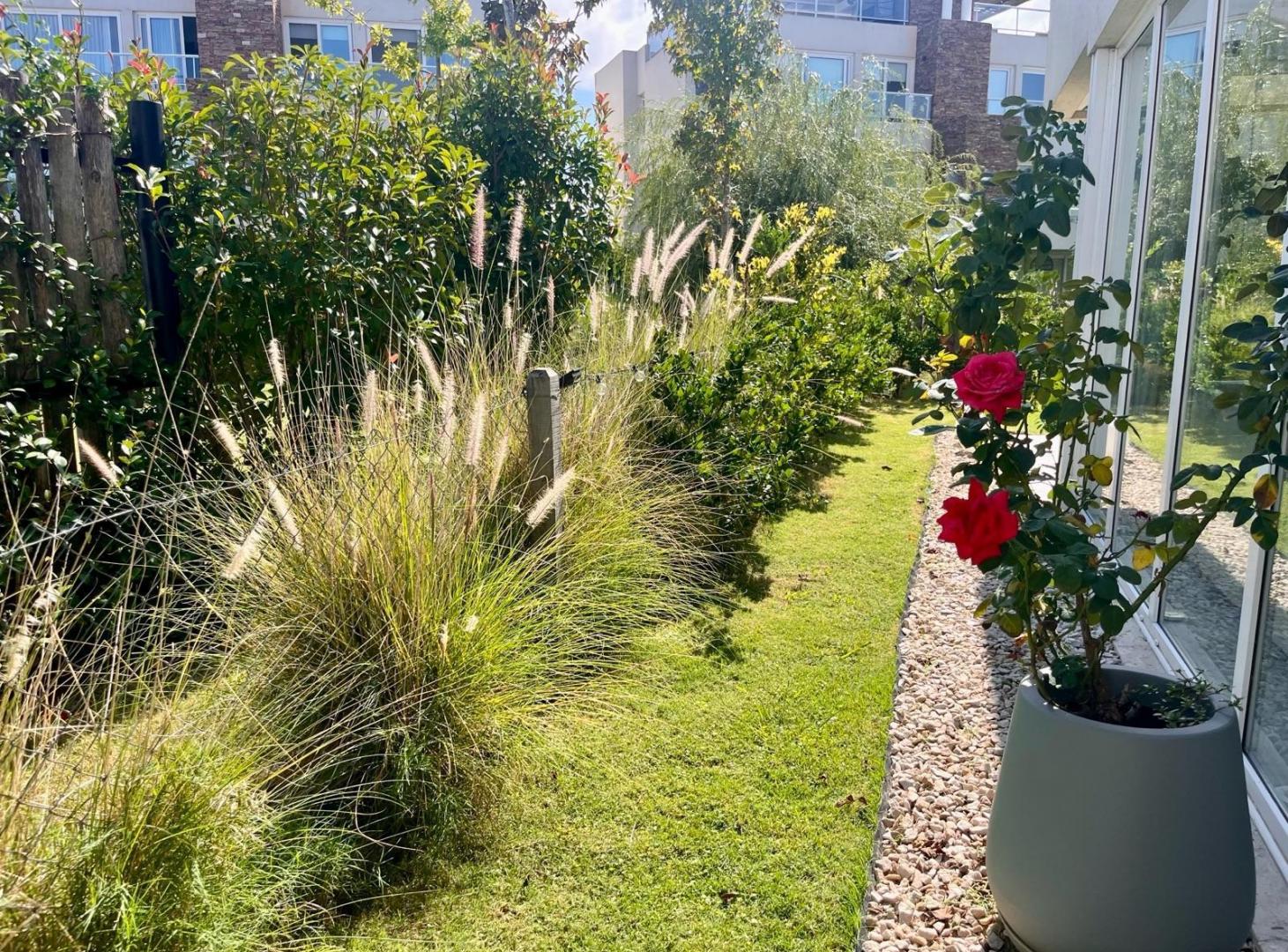 Foto de Departamento en venta en Castaños Nordelta | PB con jardín, 4 amb y 3, imagen 1
