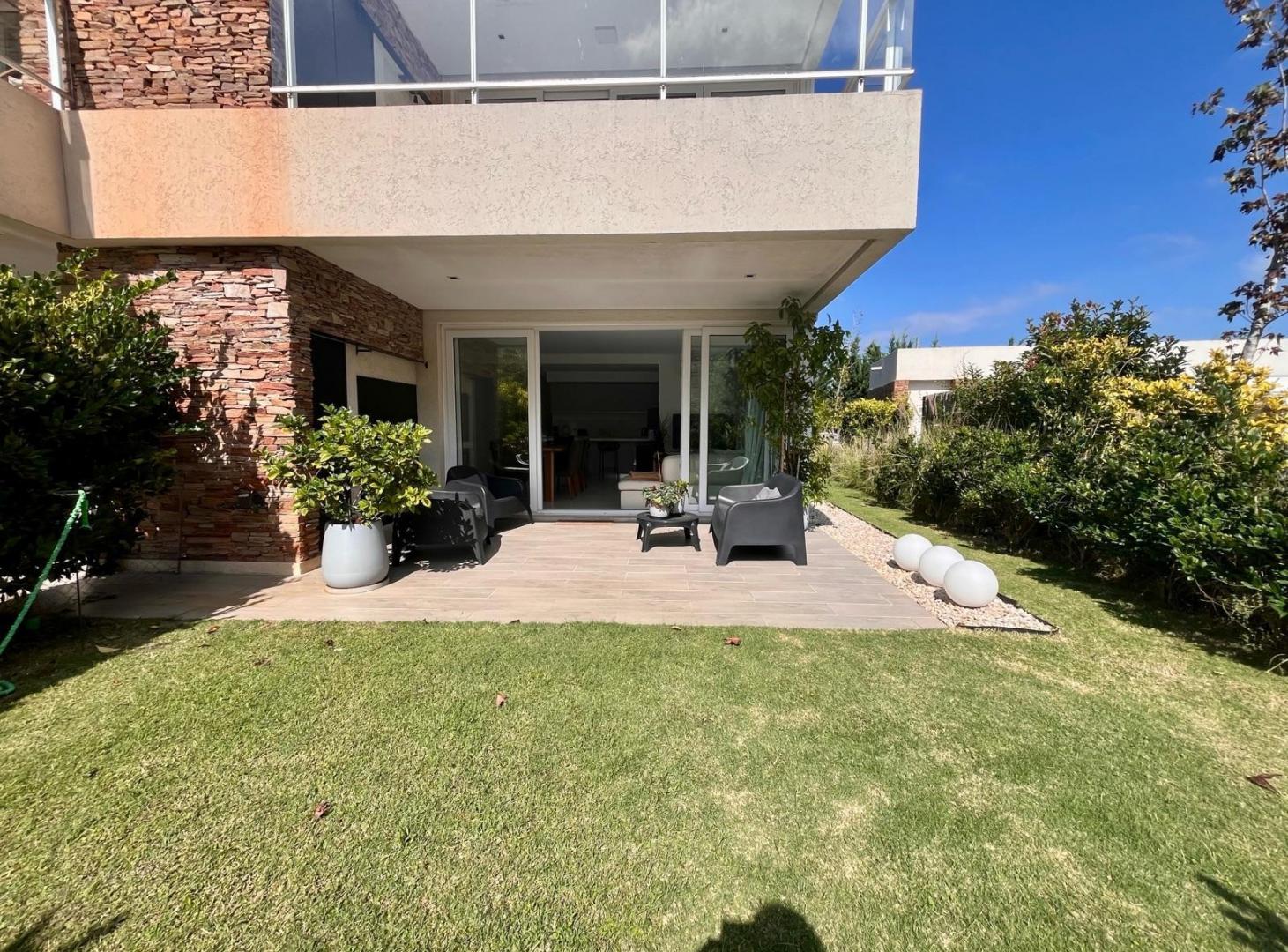 Foto de Departamento en venta en Castaños Nordelta | PB con jardín, 4 amb y 3, imagen 5
