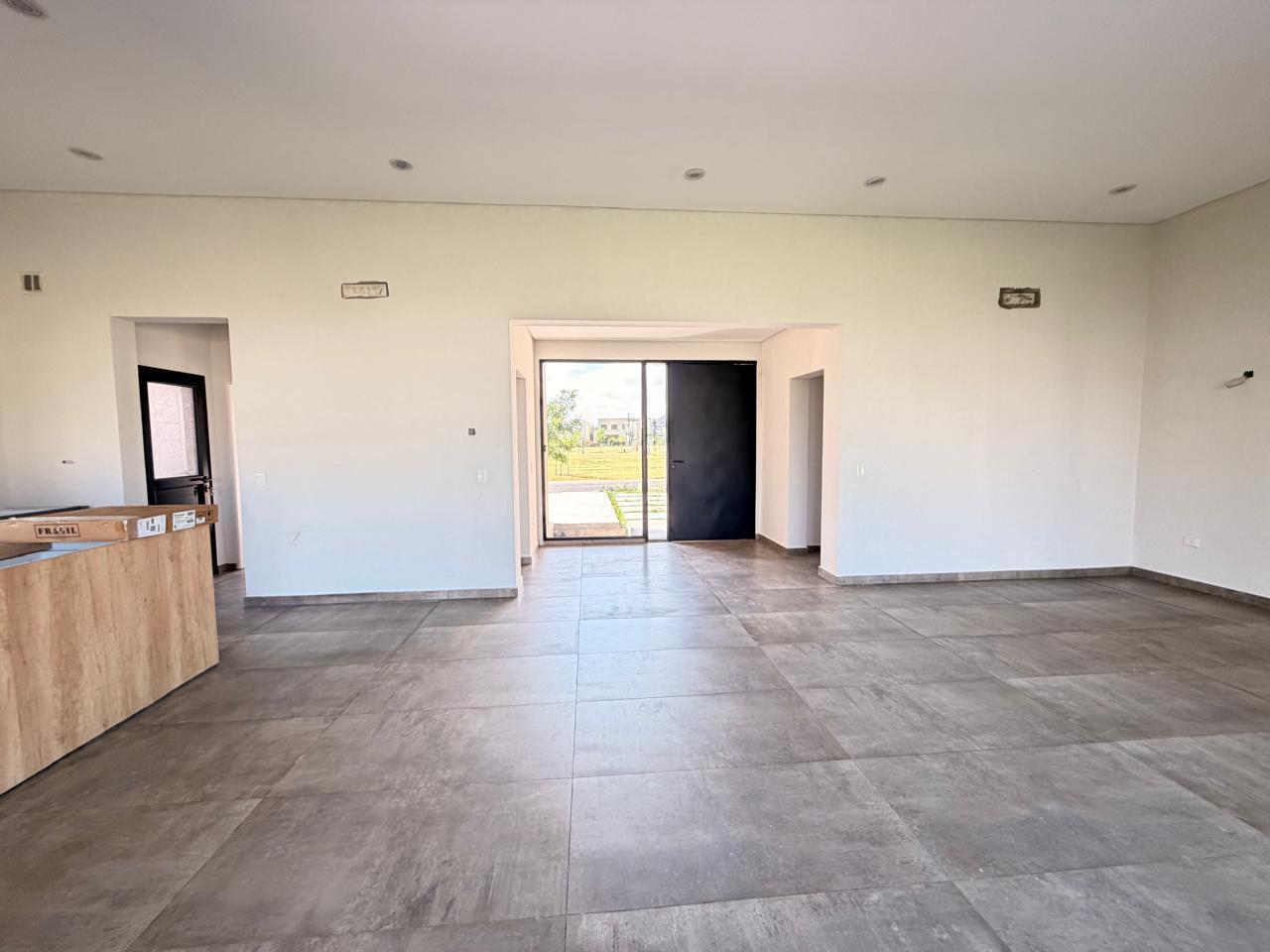 Foto de Casa en ALQUILER en una planta sobre lote central en Santo Tomas, imagen 1