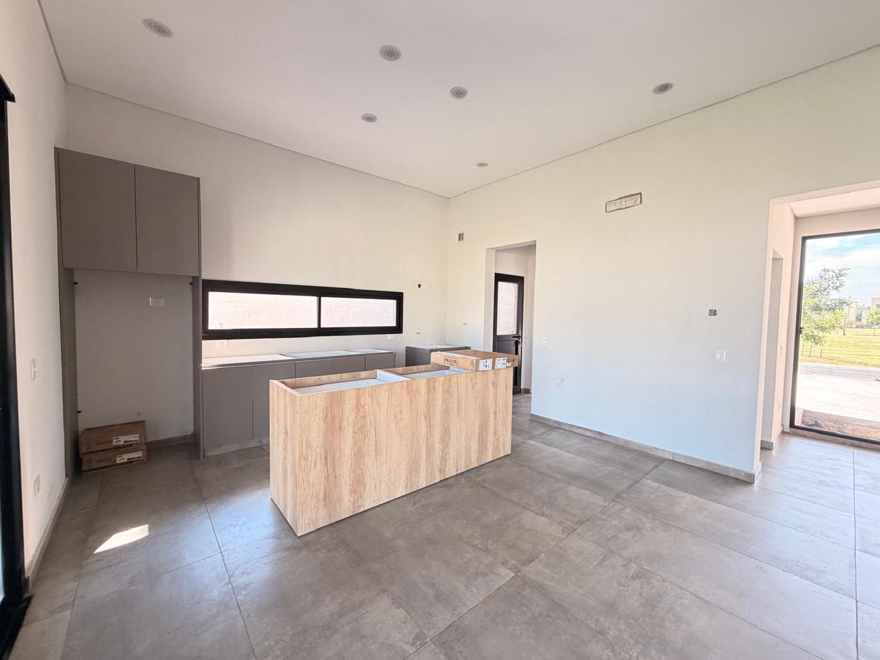Foto de Casa en ALQUILER en una planta sobre lote central en Santo Tomas, imagen 5