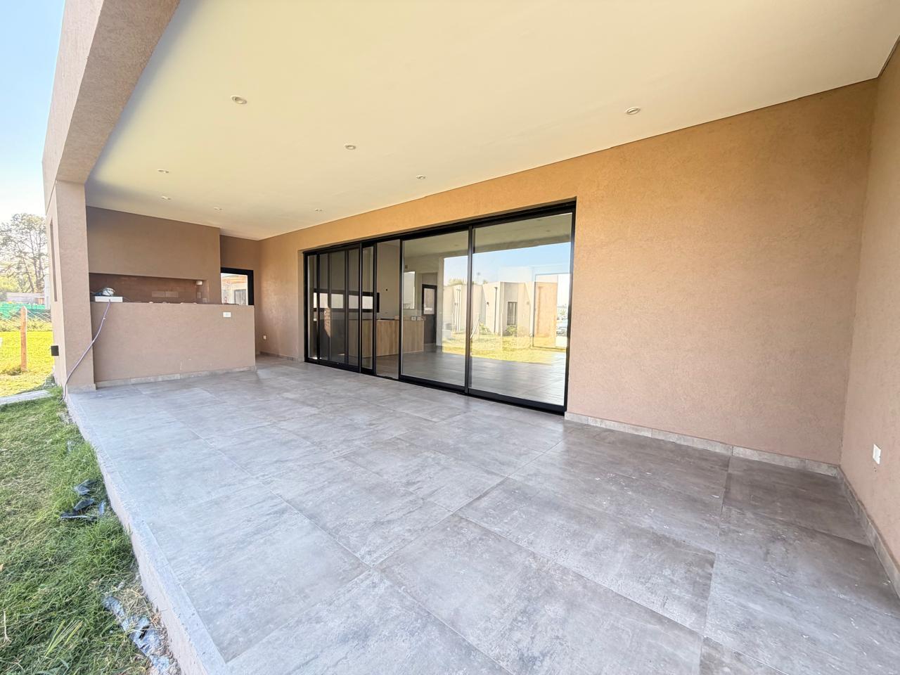 Foto de Casa en ALQUILER en una planta sobre lote central en Santo Tomas, imagen 4