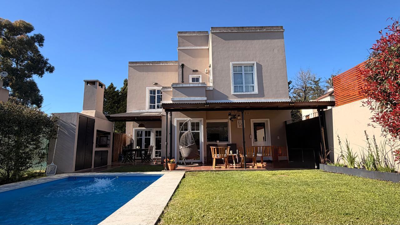 Foto de Casa en venta con piscina en barrio cerrado sin expensas, imagen 2