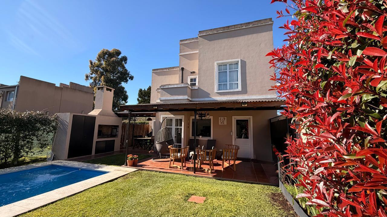 Foto de Casa en venta con piscina en barrio cerrado sin expensas, imagen 3