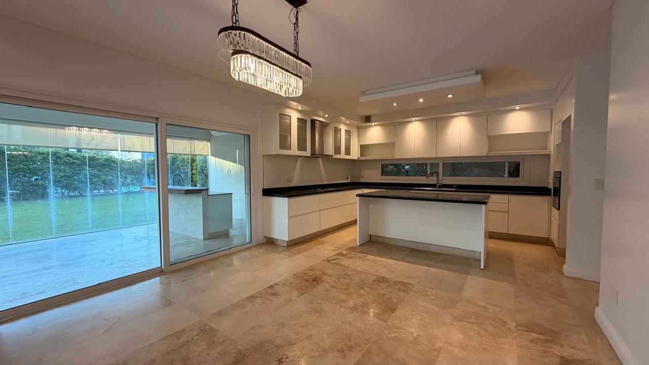 Foto de Casa en ALQUILER ANUAL Ayres Plaza -Tres plantas, imagen 1