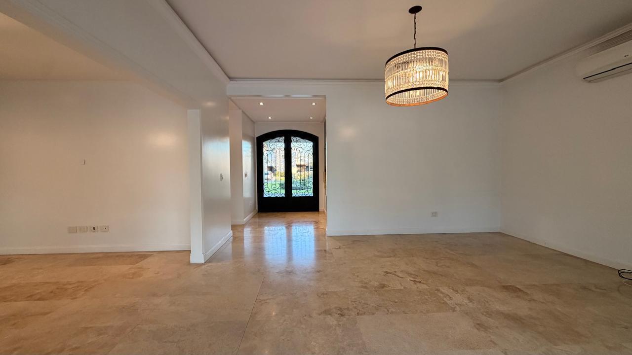 Foto de Casa en ALQUILER ANUAL Ayres Plaza -Tres plantas, imagen 3