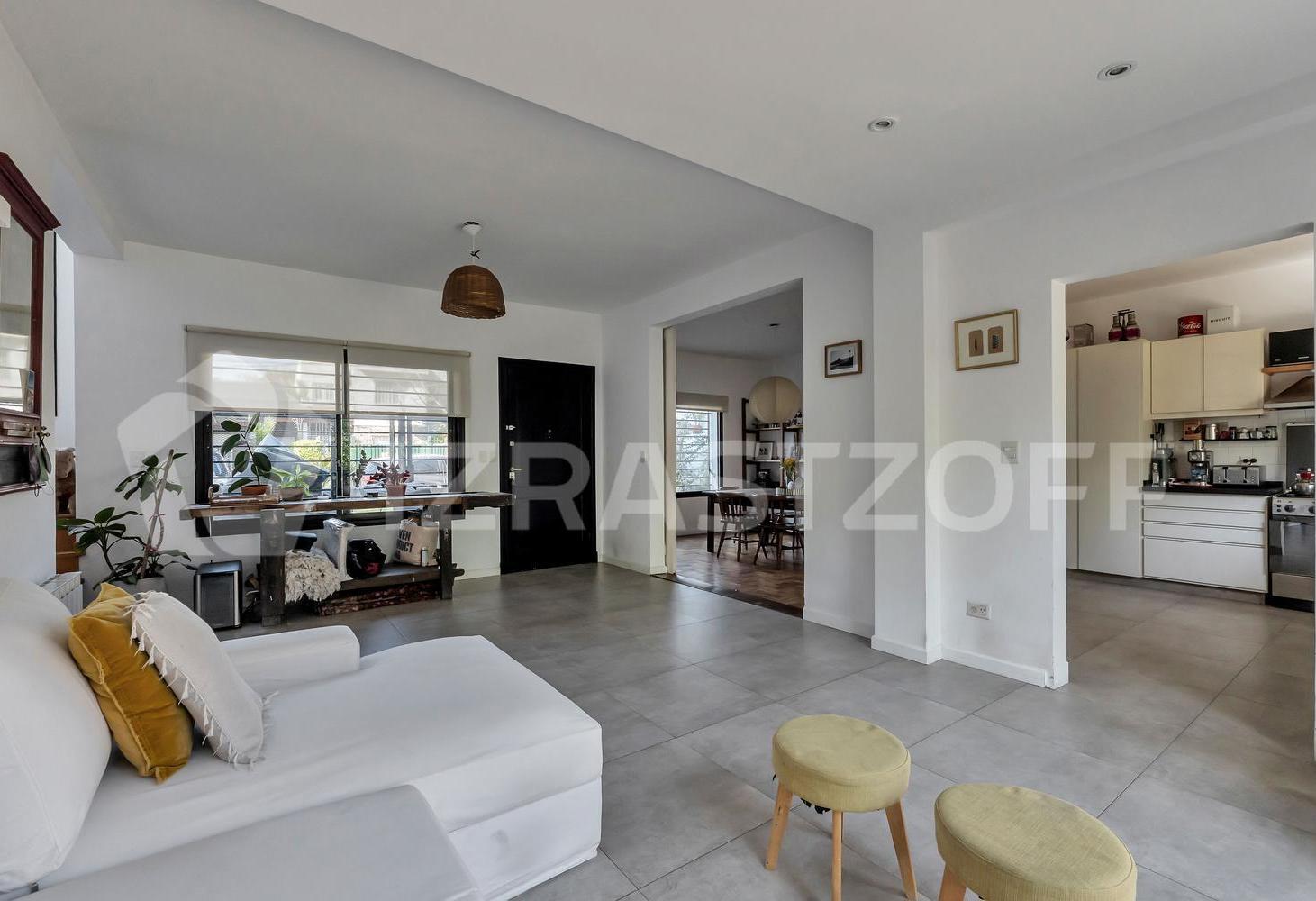 Foto de Venta Casa Reciclada a nuevo, 4 amb, c/escritorio/jardin - zona, imagen 1