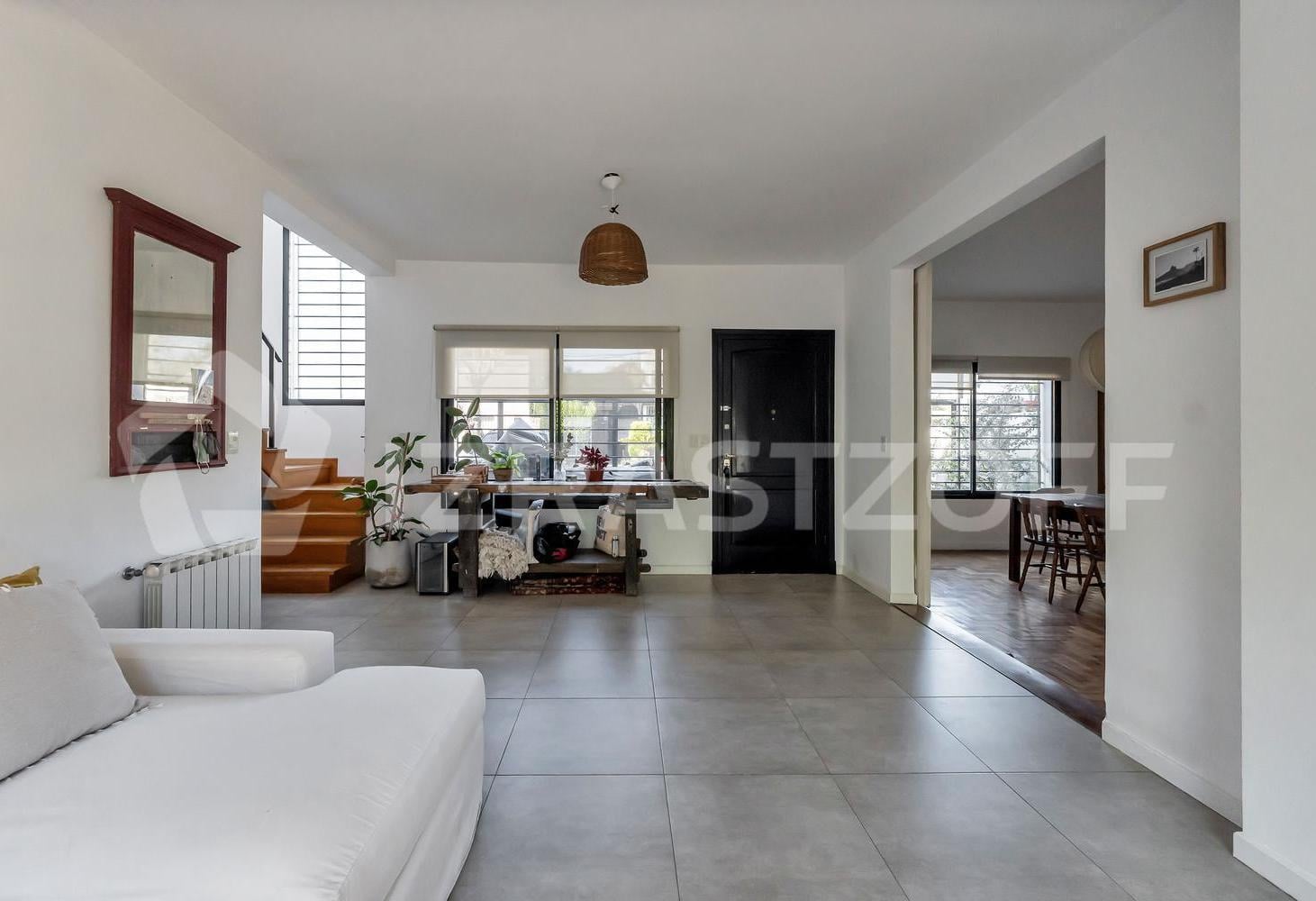 Foto de Venta Casa Reciclada a nuevo, 4 amb, c/escritorio/jardin - zona, imagen 4