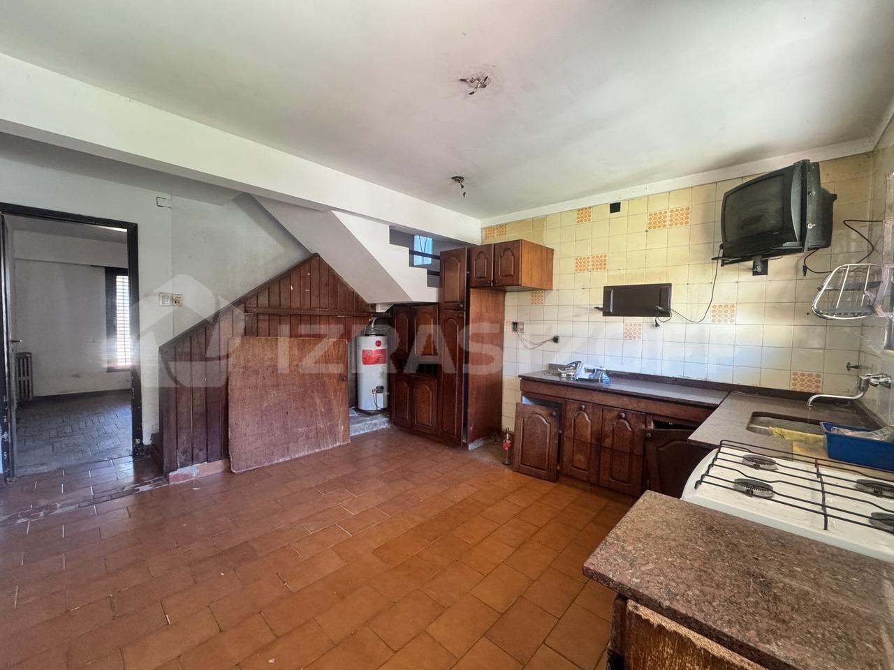 Foto de Venta Chalet/PH 7 amb a refaccionar c/cochera, pileta/parrilla/jardin, imagen 4