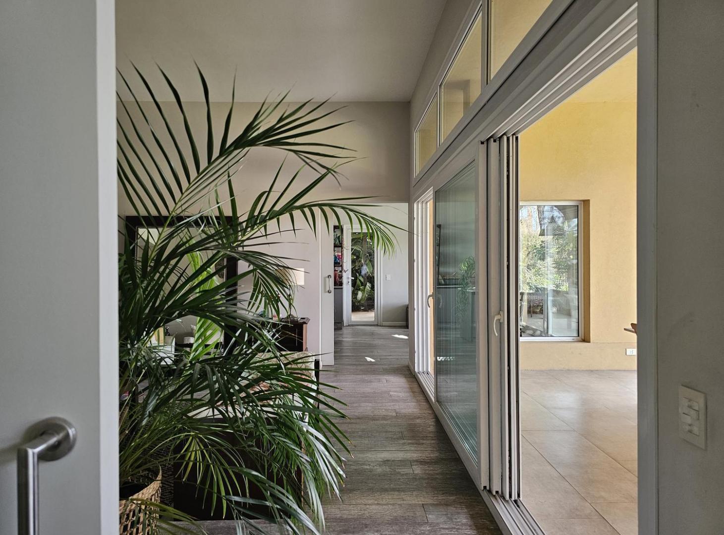 Foto de Casa en venta con costa a la laguna en Santa Bárbara, 4 suites, 1 en, imagen 2