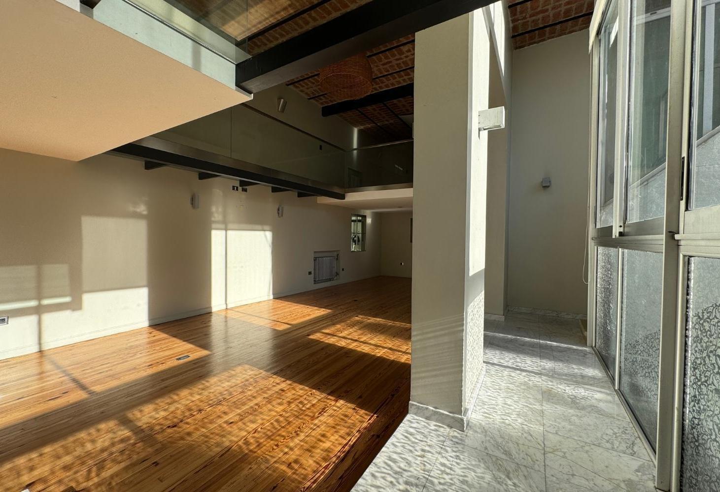 Foto de Departamento PH en venta en Recoleta. Loft de un dormitorio y 118 m2, imagen 2