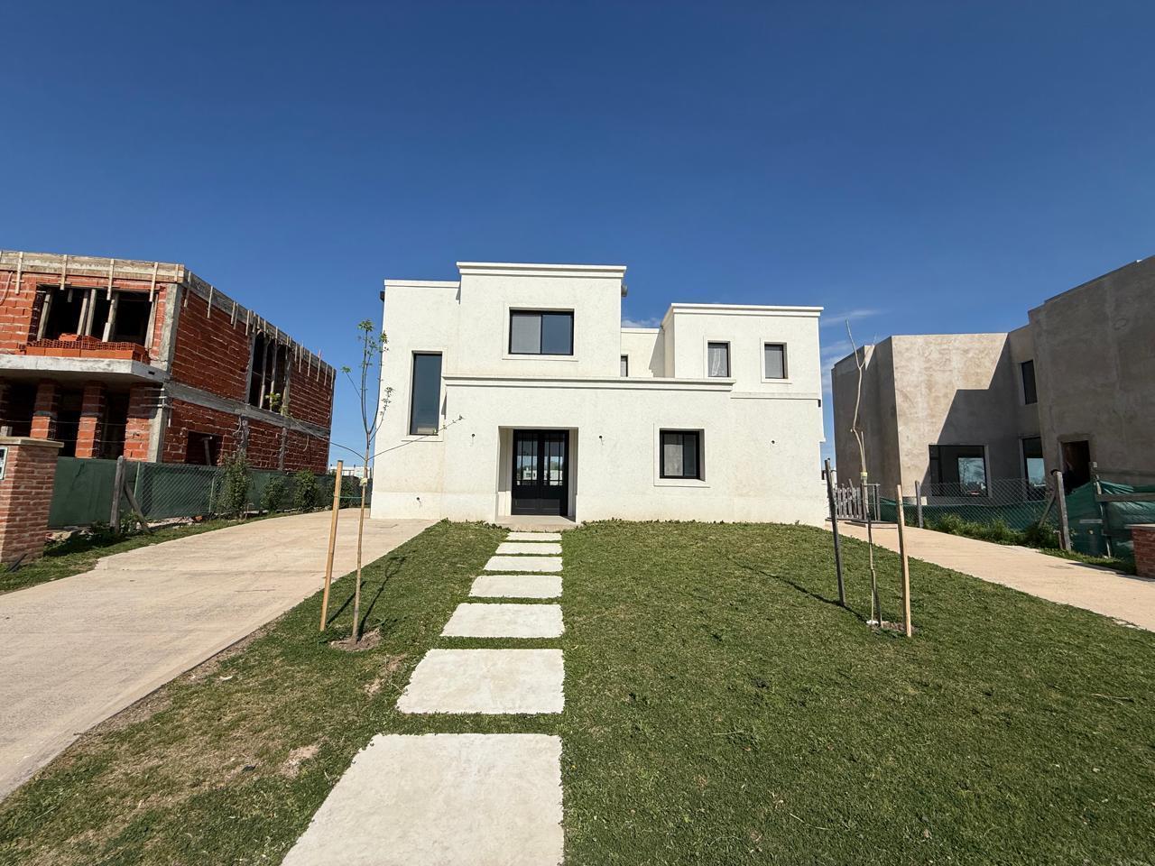 Foto de Casa en venta. Barrio Santa Ana. Villanueva. A la laguna, imagen 1