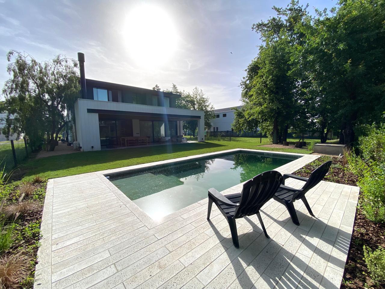 Foto de Casa en alquiler temporario en Azzurra, Pilar 4 dorm, jardin y pileta, imagen 2