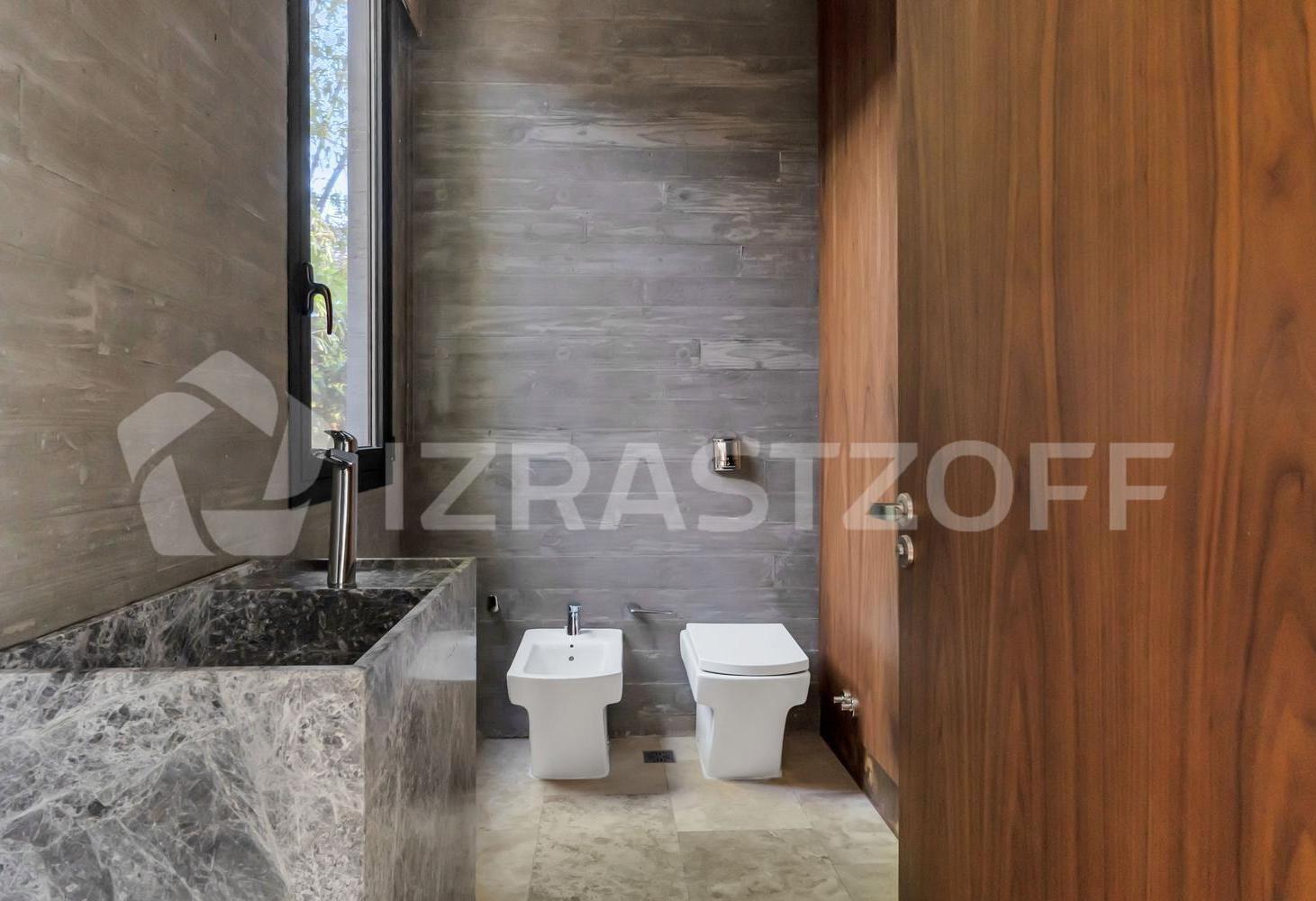 Foto de Casa con diseño de autor en venta con salida al río en Barrio Náutico, imagen 3