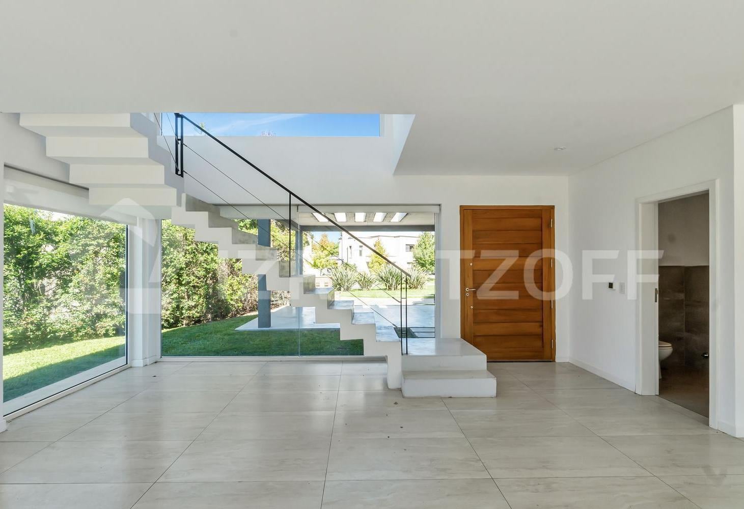 Foto de Casa en ALQUILER ANUAL sobre lote central en Ayres Plaza, imagen 2