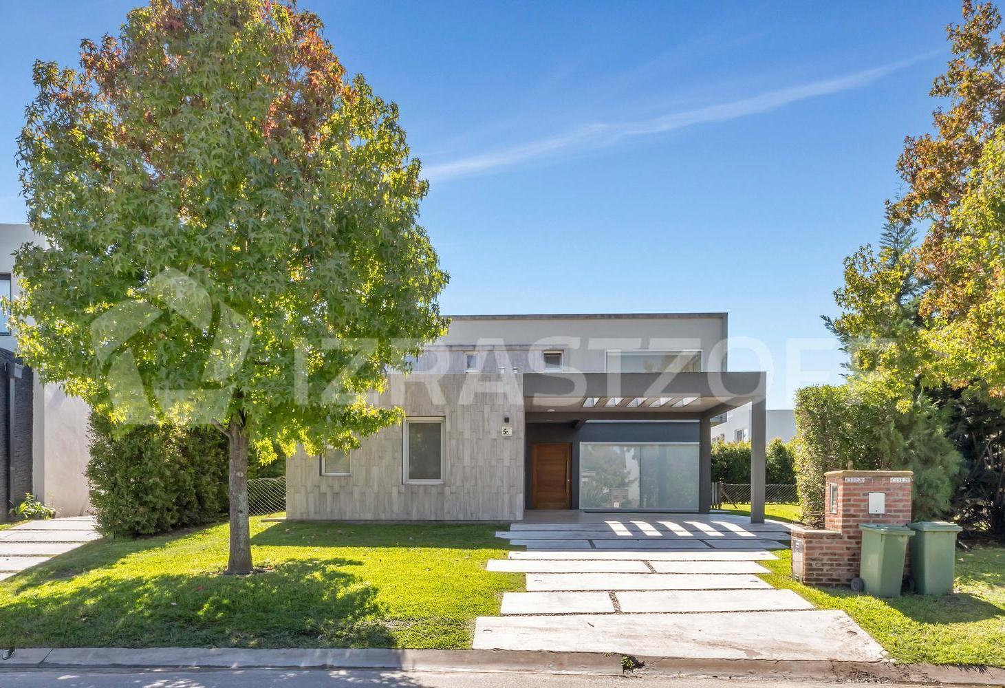Foto de Casa en ALQUILER ANUAL sobre lote central en Ayres Plaza, imagen 1