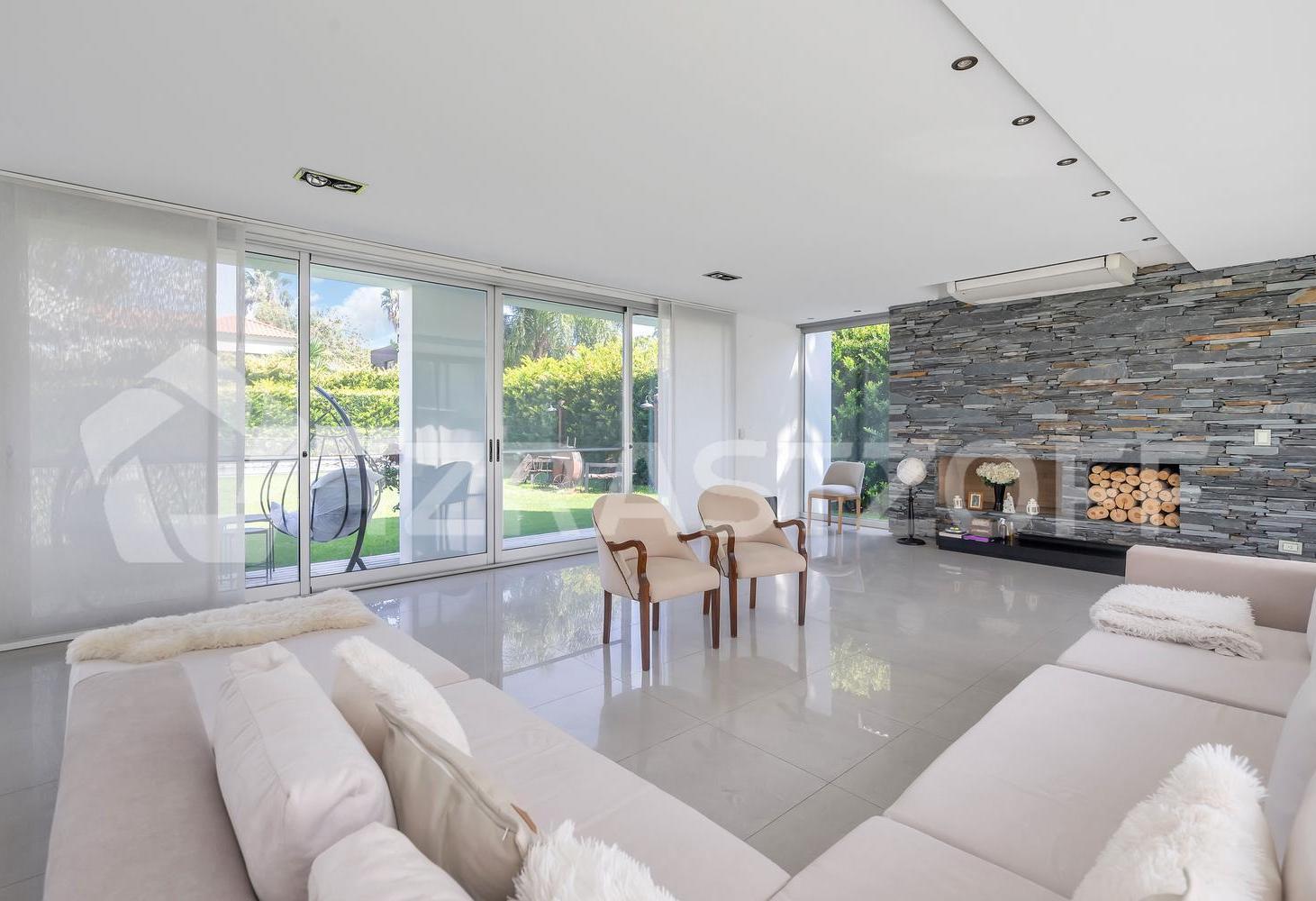 Foto de Casa en La Pradera de 3 dormitorios estilo moderno RETASADA !!, imagen 1