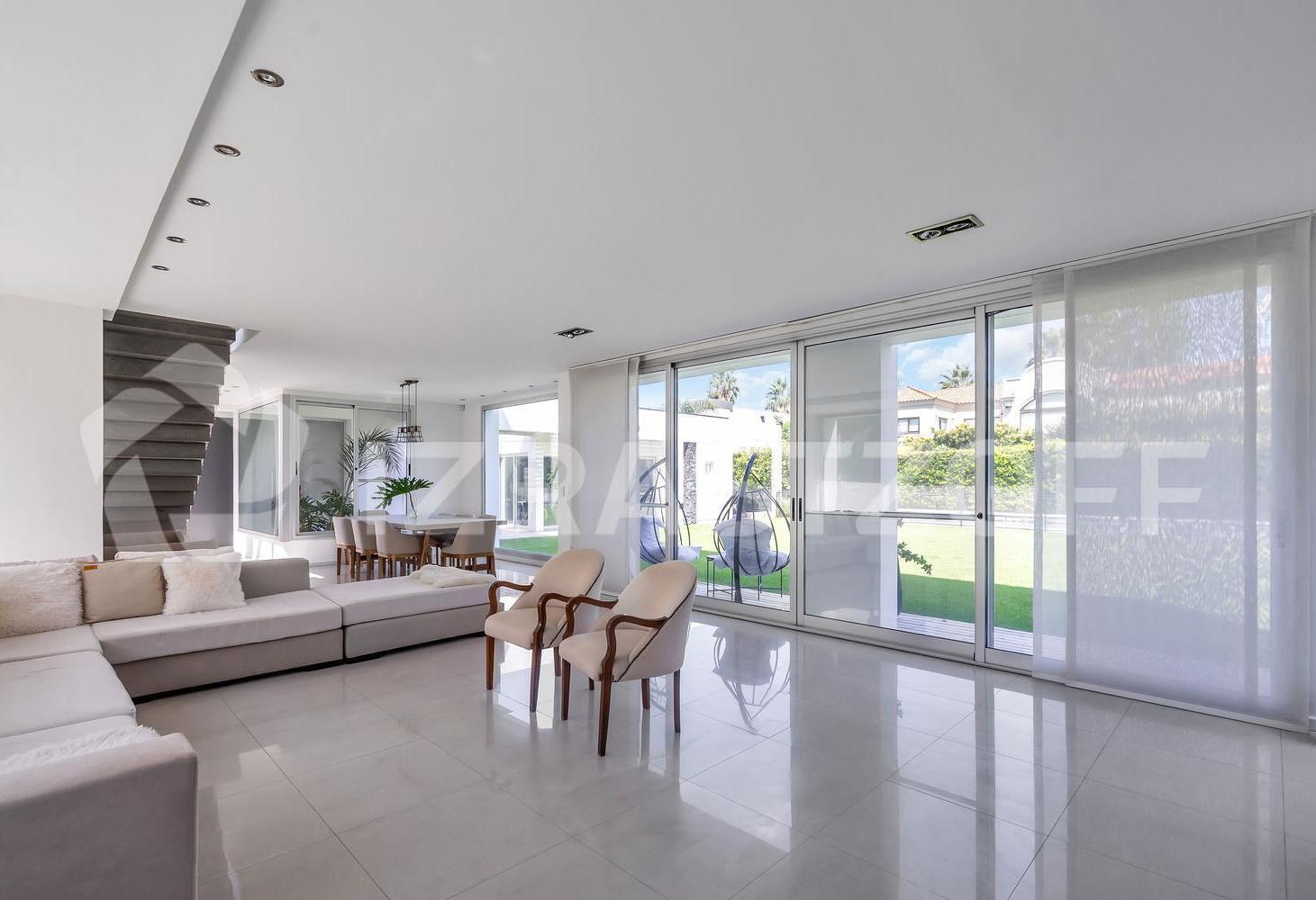Foto de Casa en La Pradera de 3 dormitorios estilo moderno RETASADA !!, imagen 3