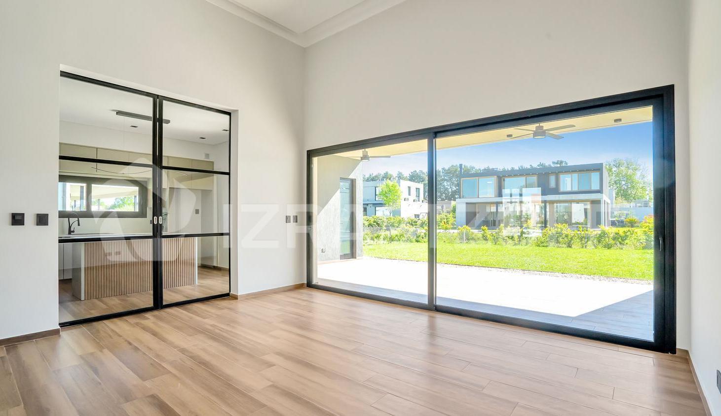Foto de Casa con construcción de excelencia y gran distribución en una planta, imagen 3