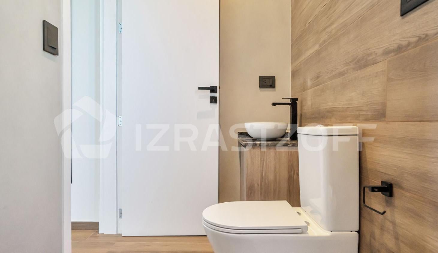 Foto de Casa con construcción de excelencia y gran distribución en una planta, imagen 2