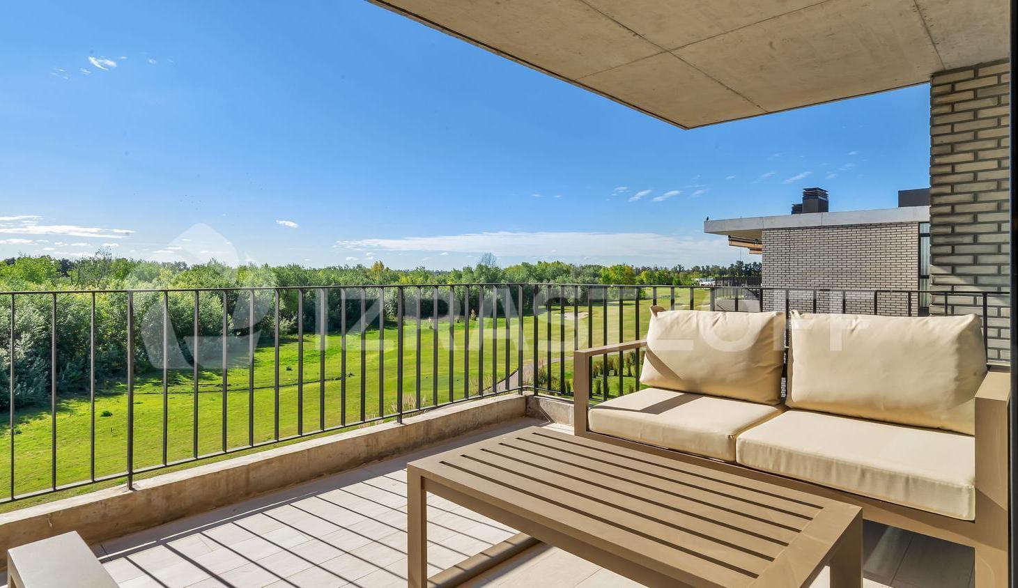 Foto de Departamento de categoría de 4 ambientes con vista al golf en, imagen 1
