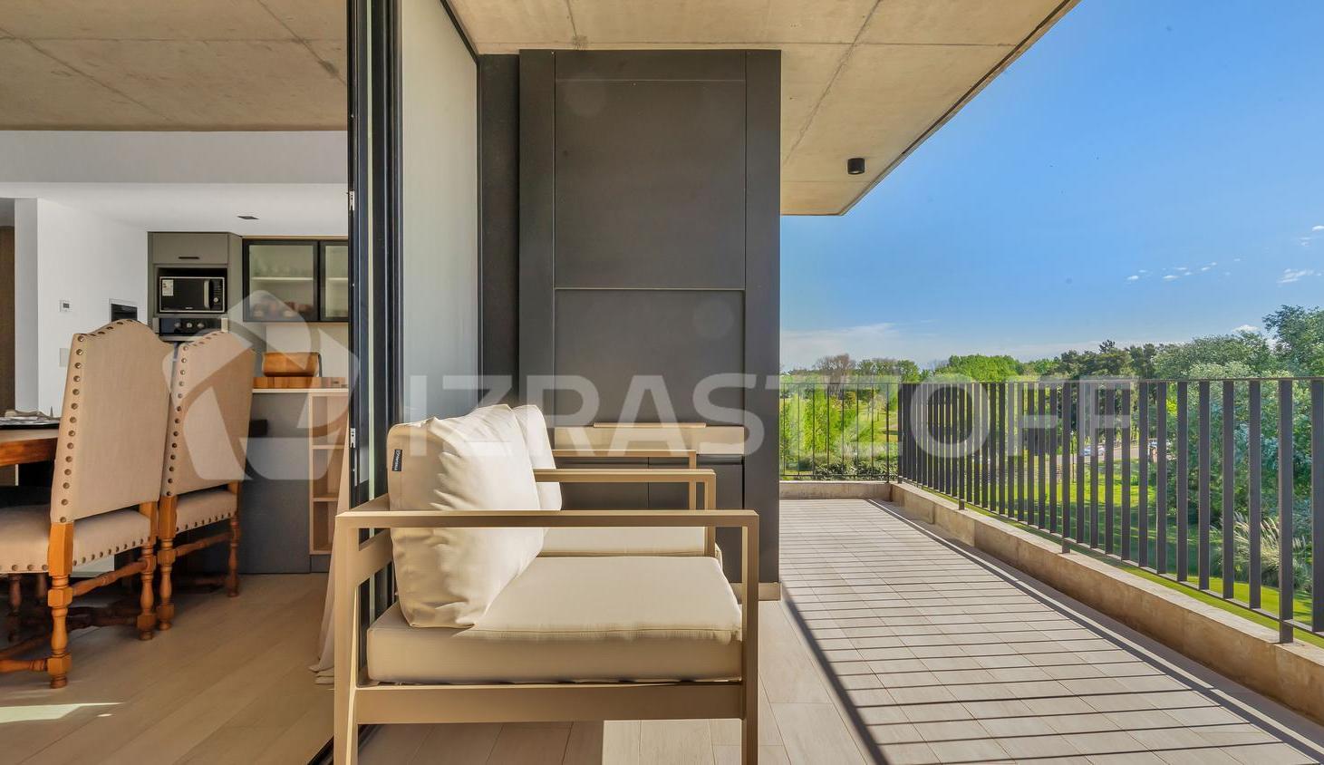 Foto de Departamento de categoría de 4 ambientes con vista al golf en, imagen 2