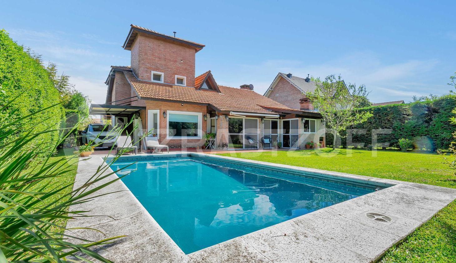 Foto de Casa en venta sobre lote central en La Delfina, imagen 1