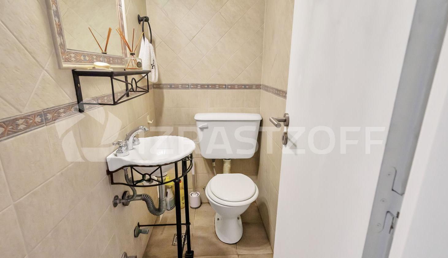 Foto de Casa en venta sobre lote central en La Delfina, imagen 2
