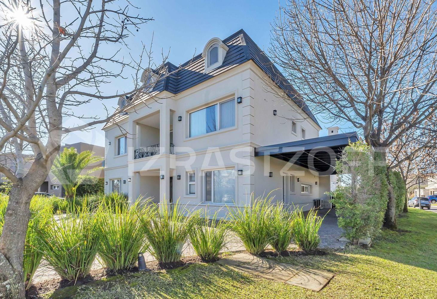 Foto de RESERVADA. Casa en ALQUILER ANUAL Ayres Plaza -Tres plantas, imagen 1