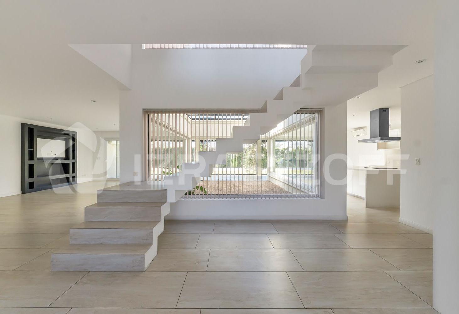 Foto de RESERVADA. Casa en ALQUILER ANUAL Ayres Plaza -Tres plantas, imagen 3
