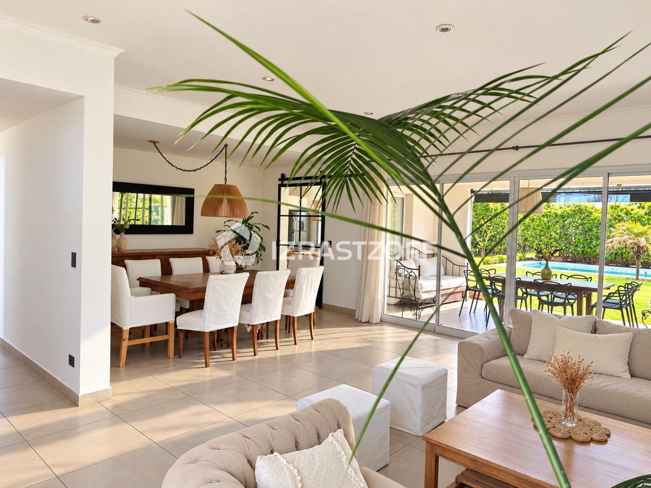 Foto de Casa a la Venta y Alquiler Temporario - Barrio Los Alisos - Nordelta, imagen 1