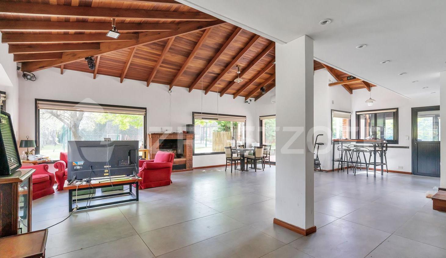 Foto de Casa en La Delfina, 5 dor, galería cerrada, jardín y pileta, imagen 2
