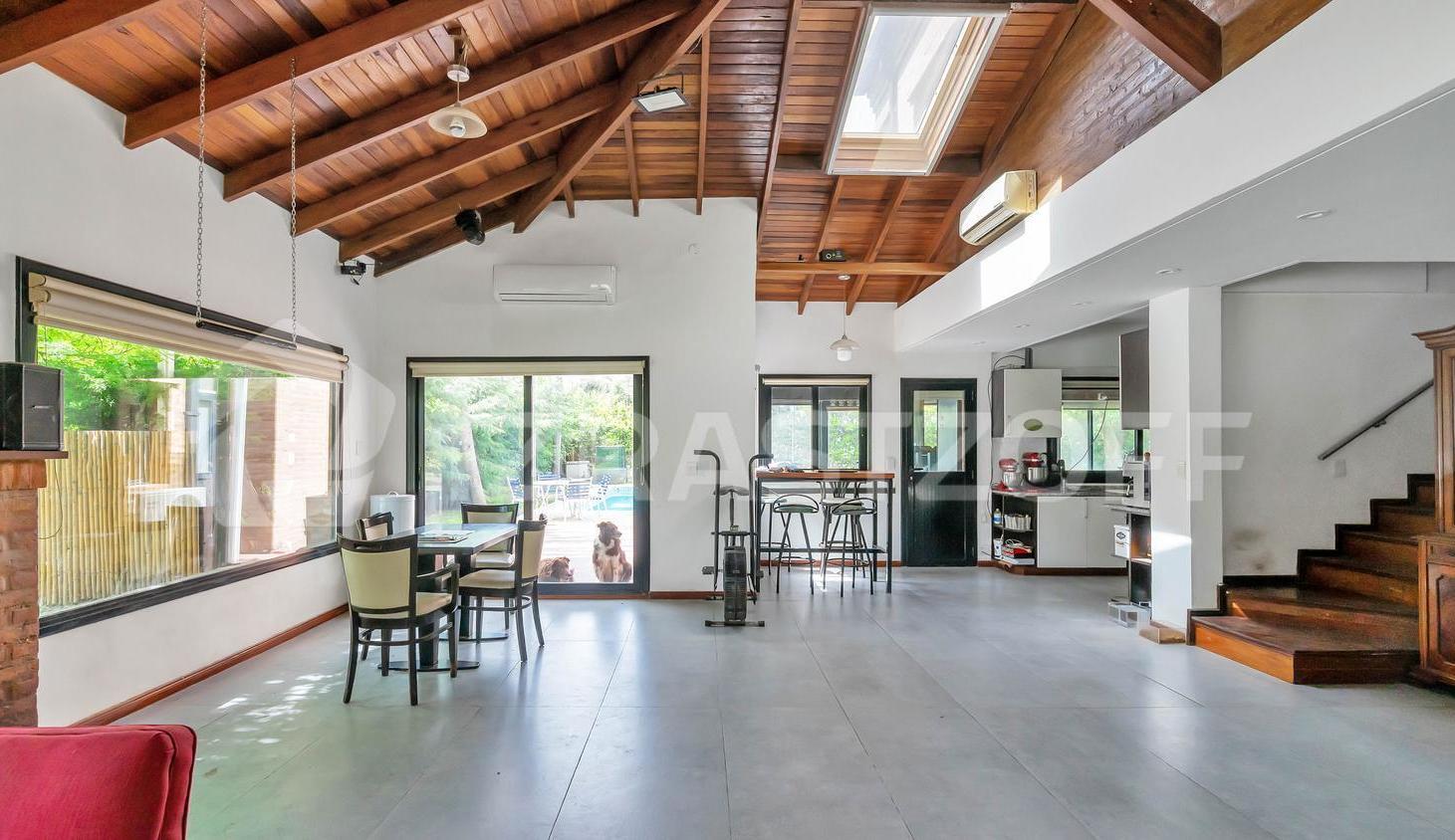 Foto de Casa en La Delfina, 5 dor, galería cerrada, jardín y pileta, imagen 3