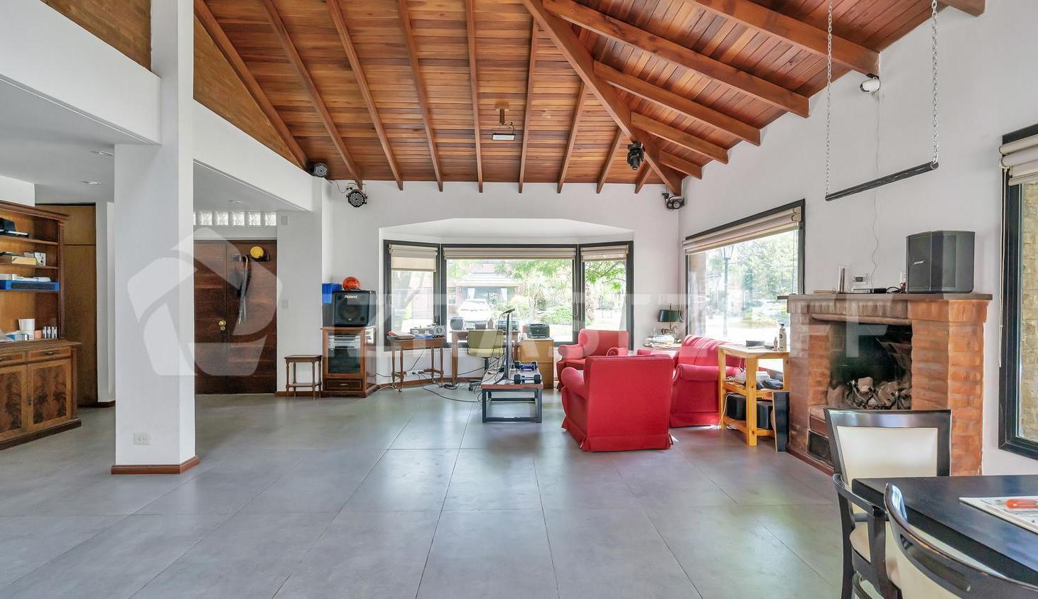 Foto de Casa en La Delfina, 5 dor, galería cerrada, jardín y pileta, imagen 4