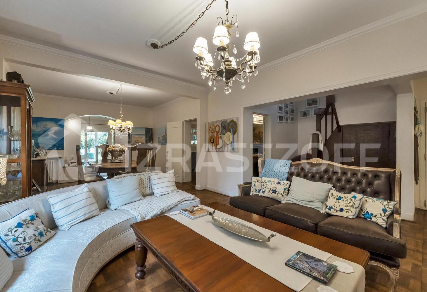 Foto de Venta Casa 5 ambientes, gran parque, galeria, parrilla - en Centro, imagen 5