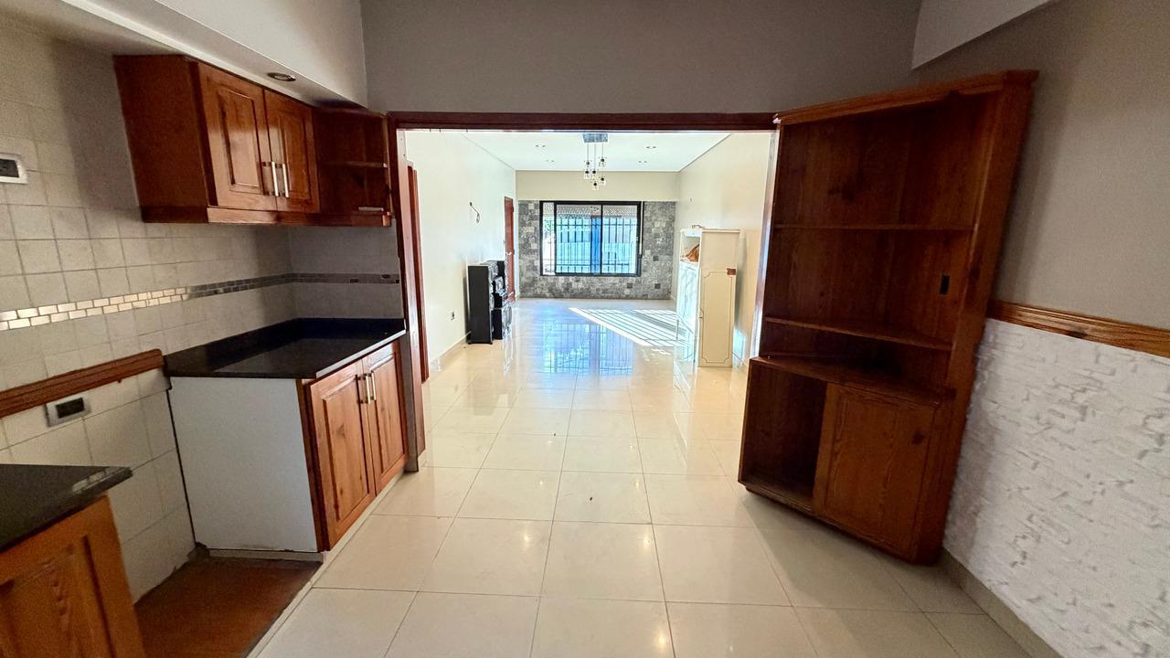 Foto de Alquiler casa amplia en impecable estado + plileta+ quincho + dto, imagen 2