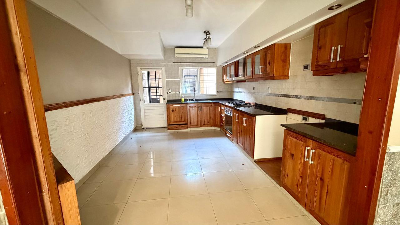 Foto de Alquiler casa amplia en impecable estado + plileta+ quincho + dto, imagen 4
