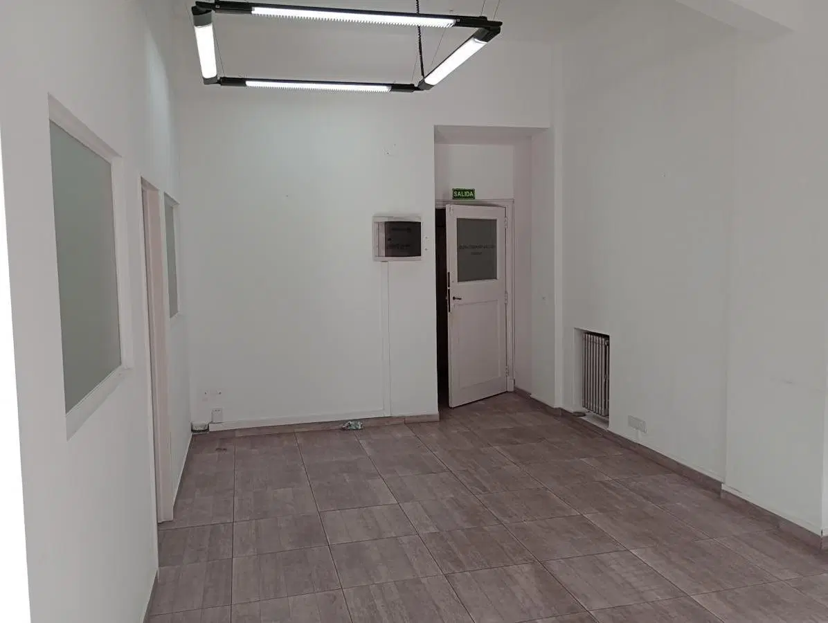 ÚNICO PISO DE 90 M2 CON 4 DESPACHOS CON BALCÓN GRAN VISTA!!!! 2