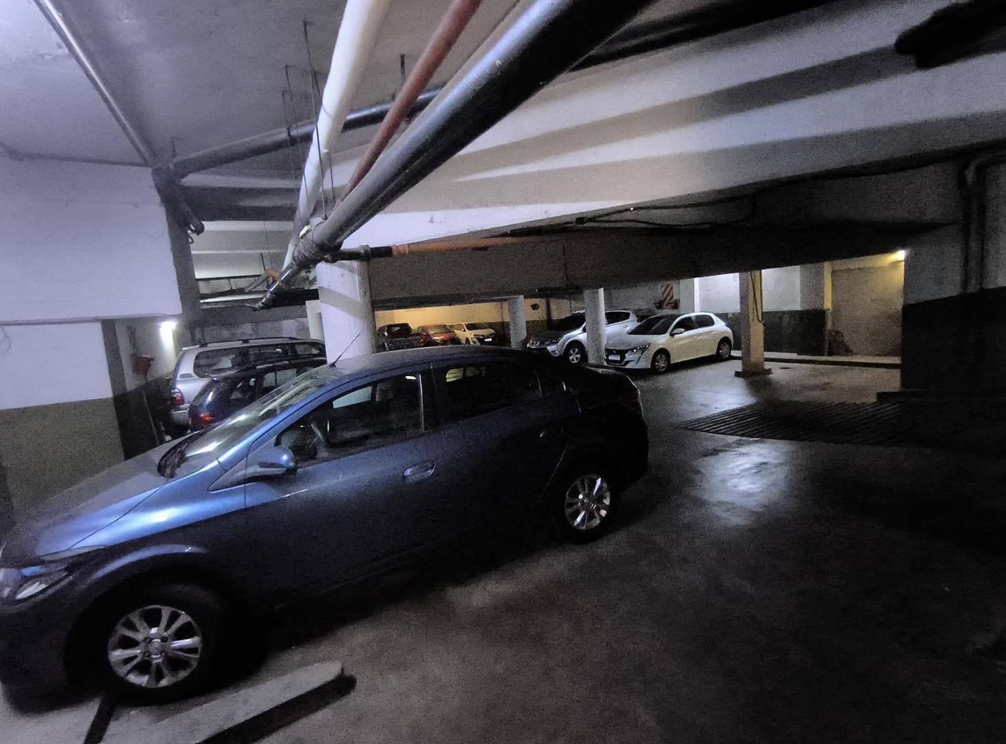Foto de Unico Departamento de 4 ambientes con dependencia y cochera muy, imagen 4