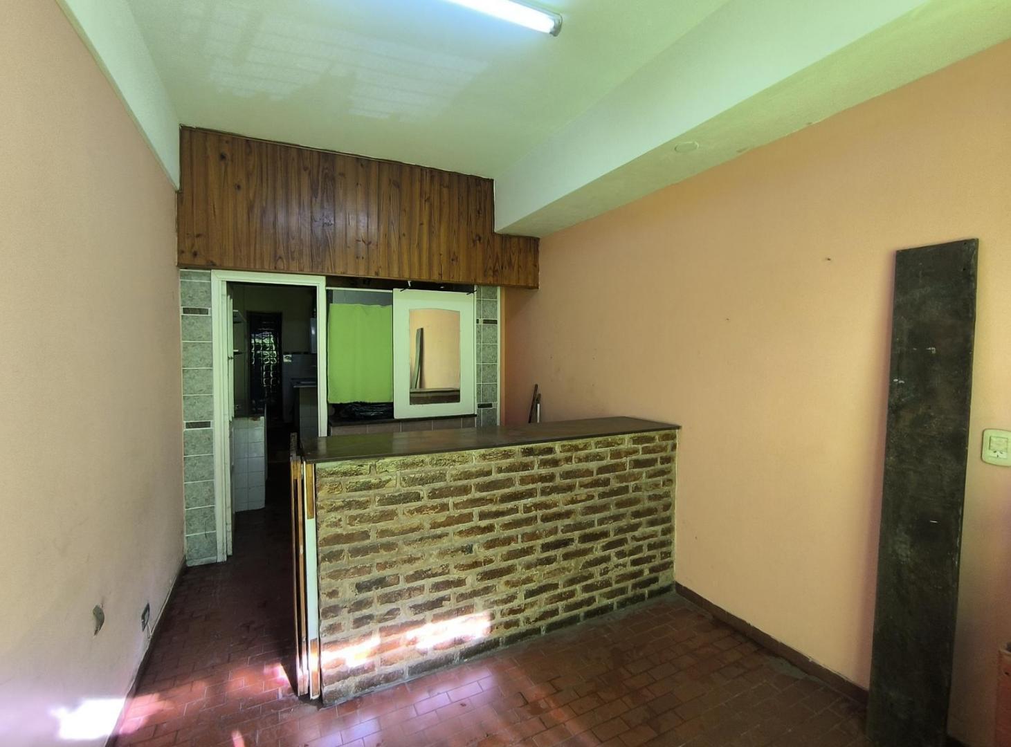 Foto de Local Comercial de 30 m2 en Parque Patricios con mucho potencial, imagen 1