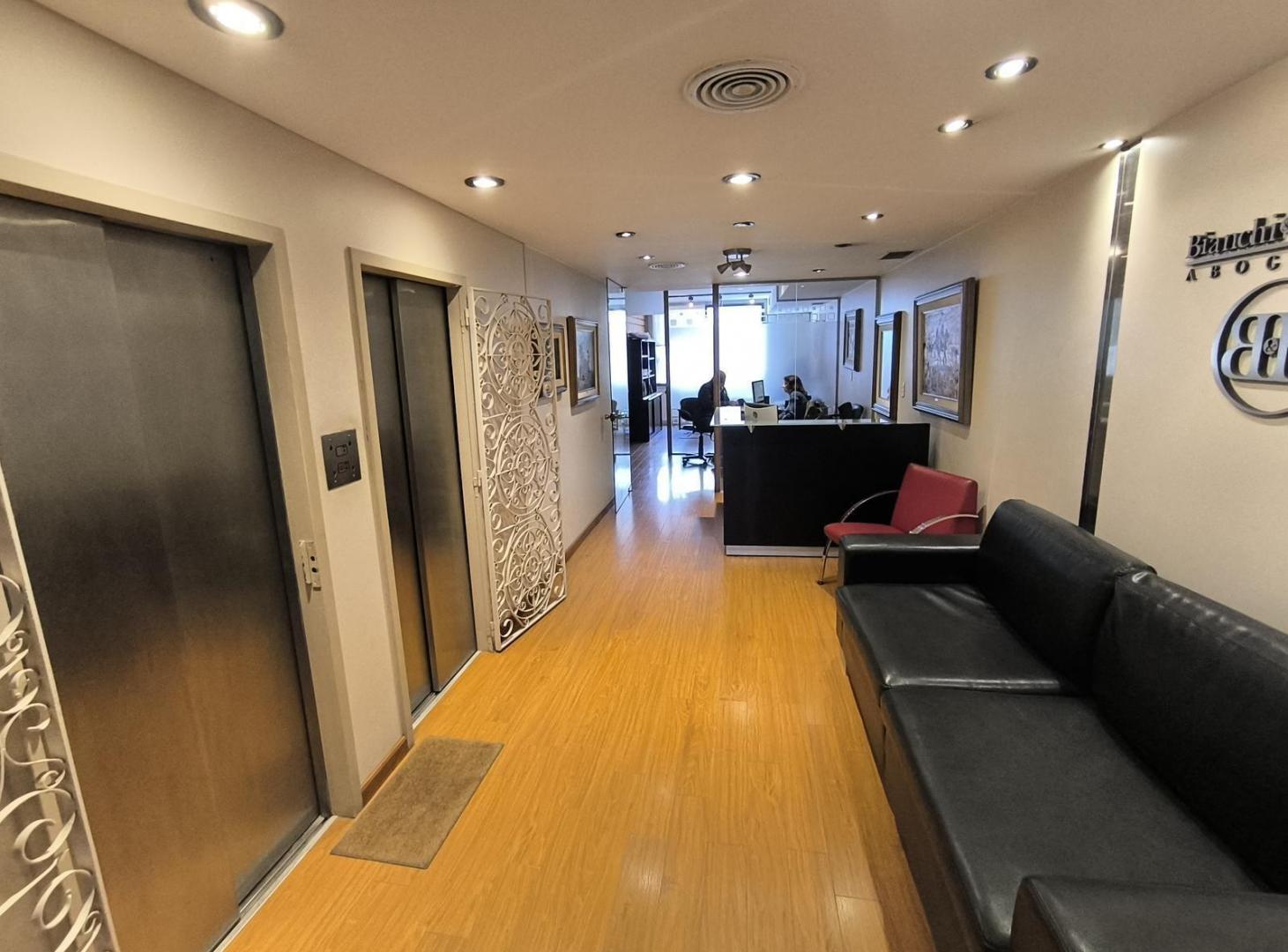 Foto de Exclusivo semi piso Edificio con imagen corporativo Oficina de 80 M2, imagen 2
