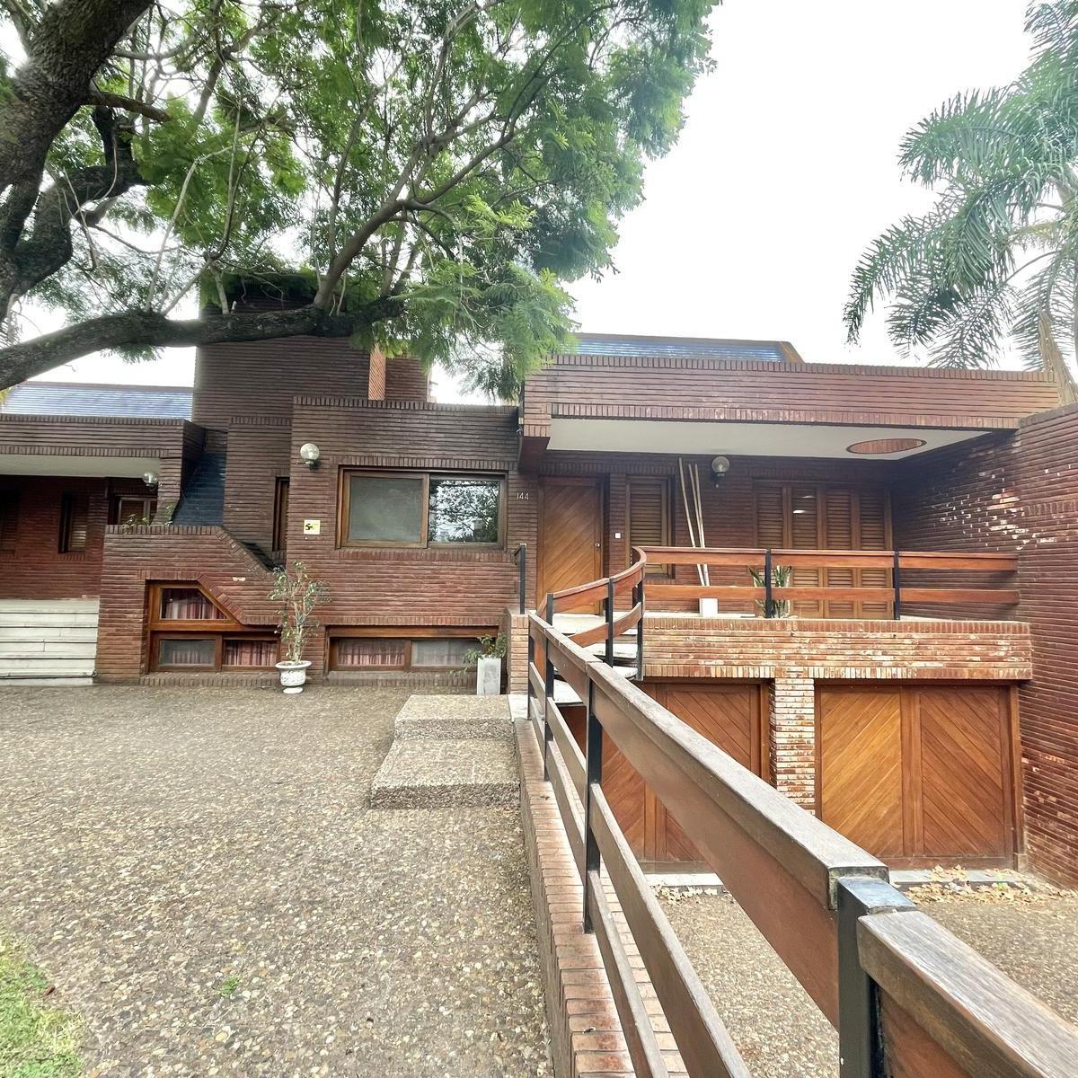 Casa 6 Ambientes en Lomas Este 3