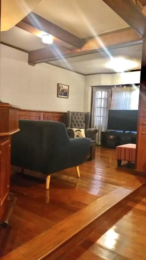 Foto de Casa 5 ambientes con pileta - Banfield Este, imagen 3