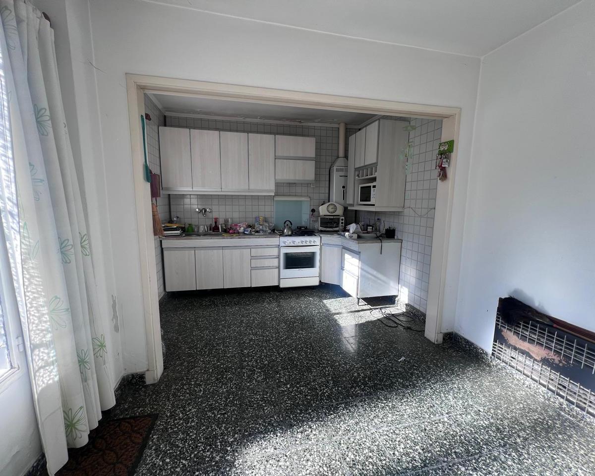 Casa Para Dos Familias en Valentin Alsina 5