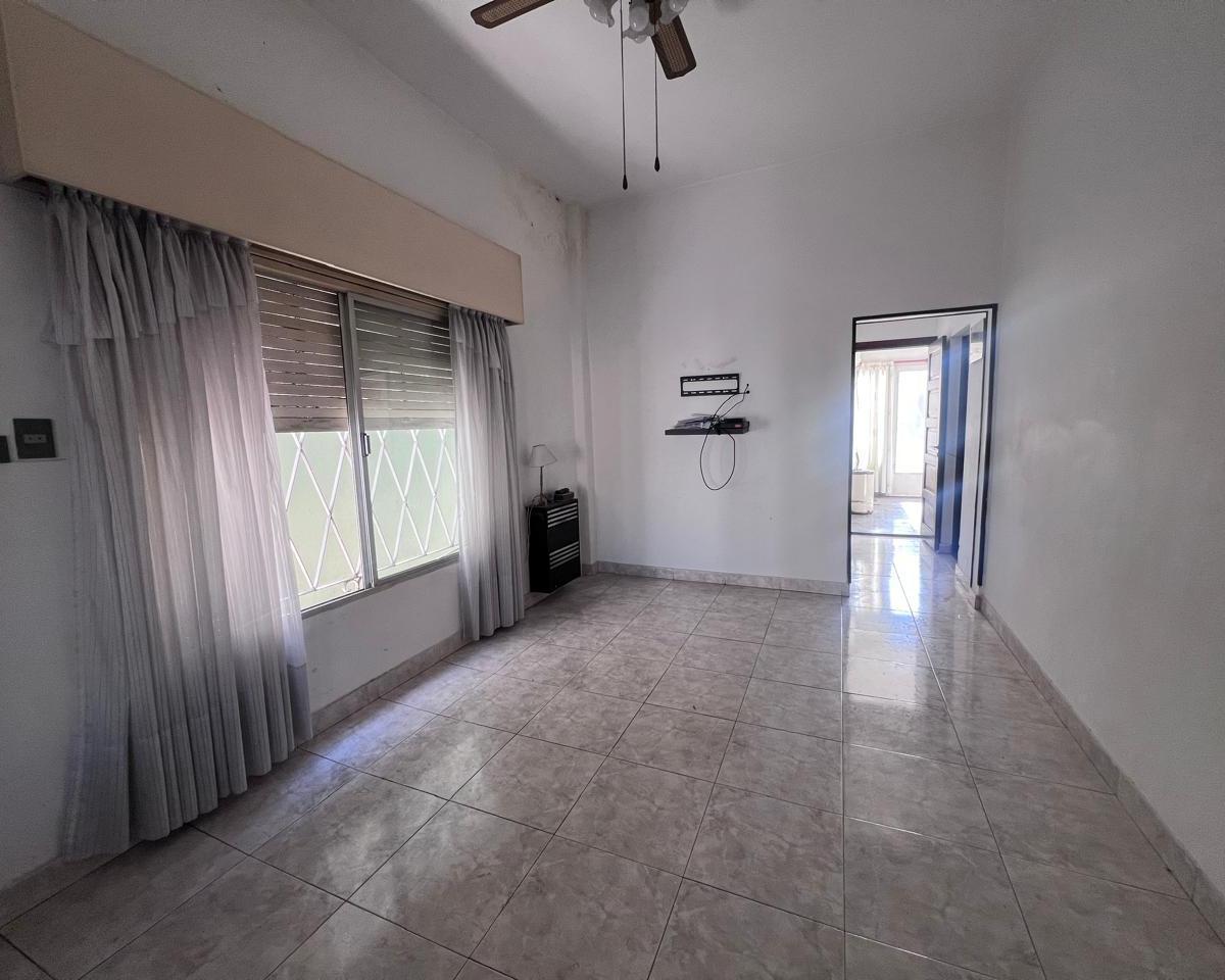 Casa Para Dos Familias en Valentin Alsina 1