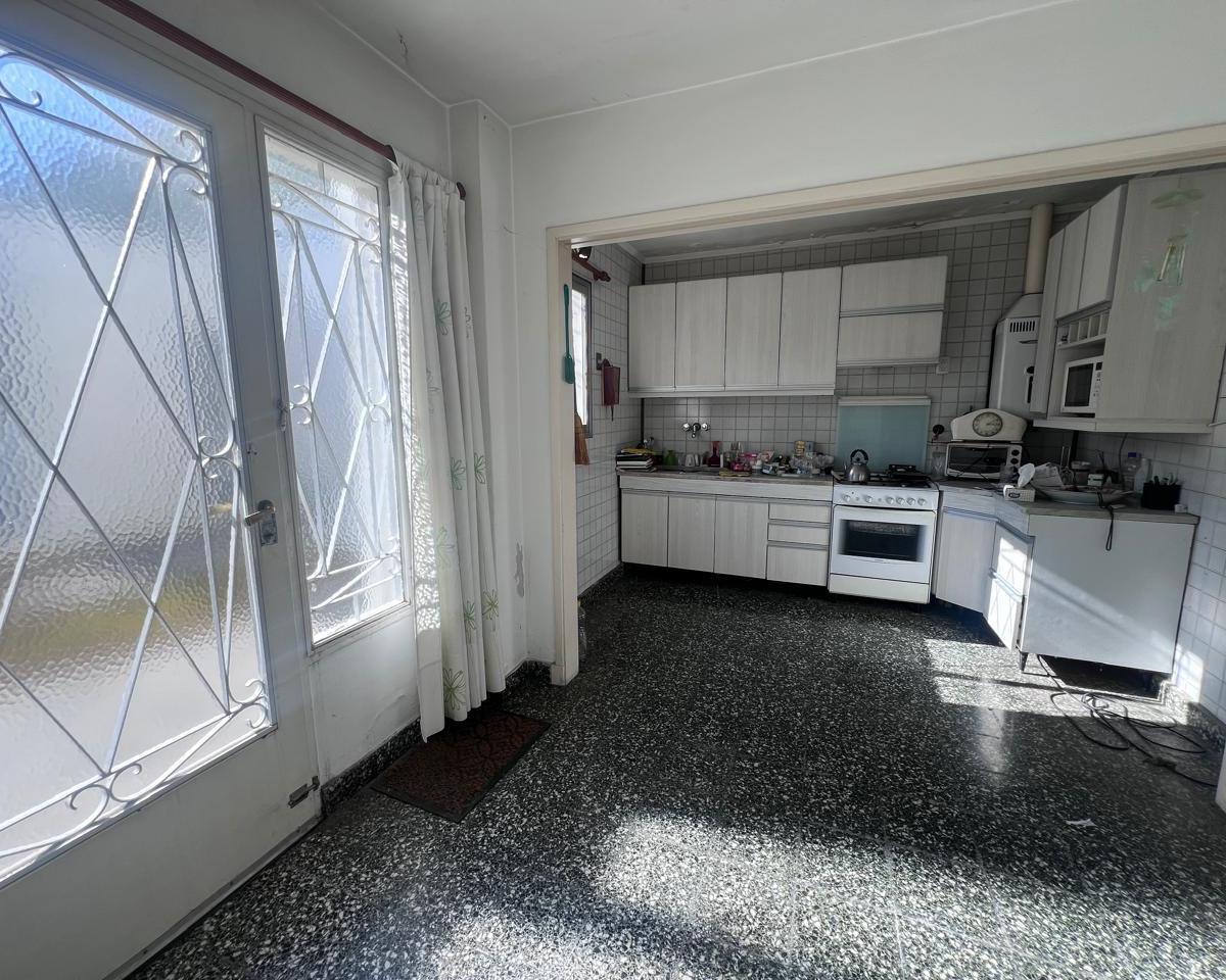 Casa Para Dos Familias en Valentin Alsina 3