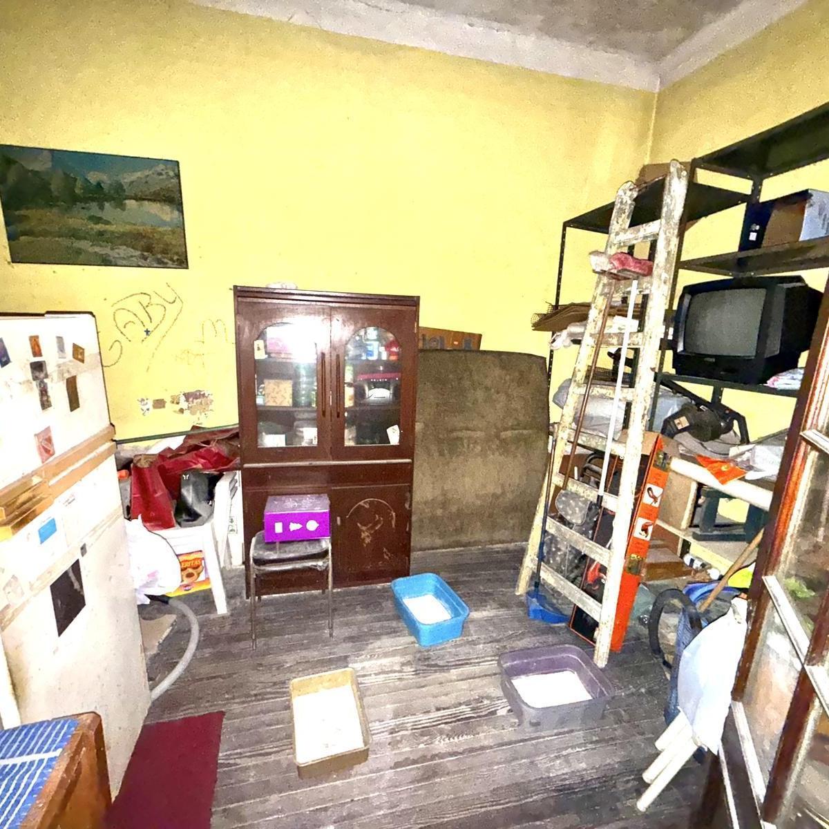 Casa en venta de 4 ambientes con jarín y cochera - Avellaneda