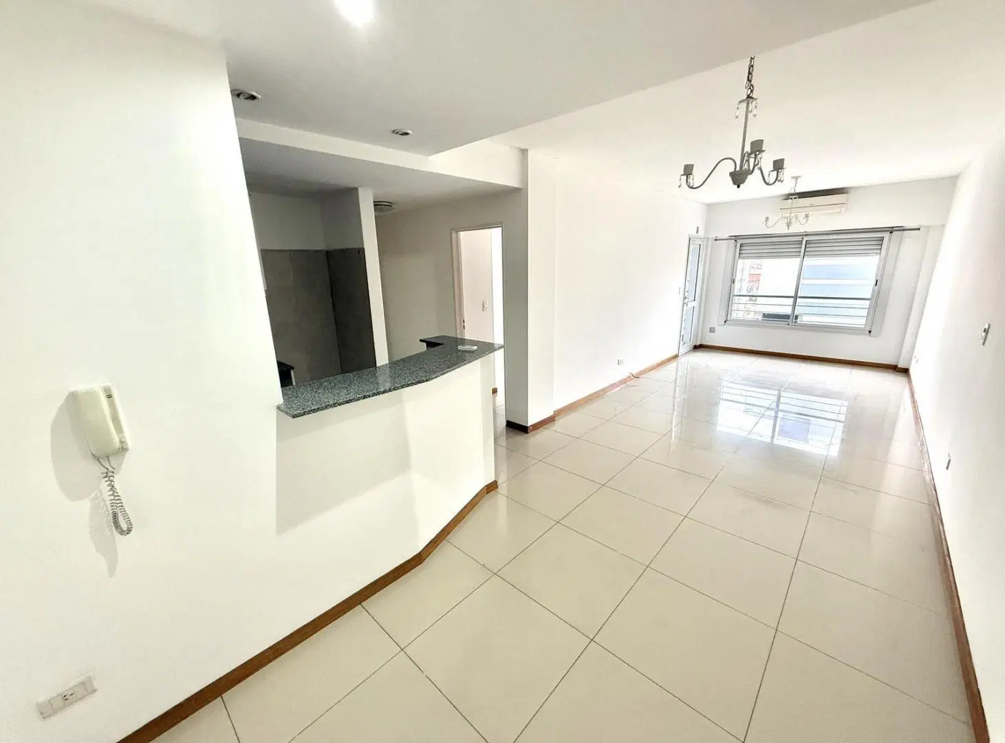 Departamento 2 ambientes en Alquiler centro de Banfield Este a metros de la Estación 5