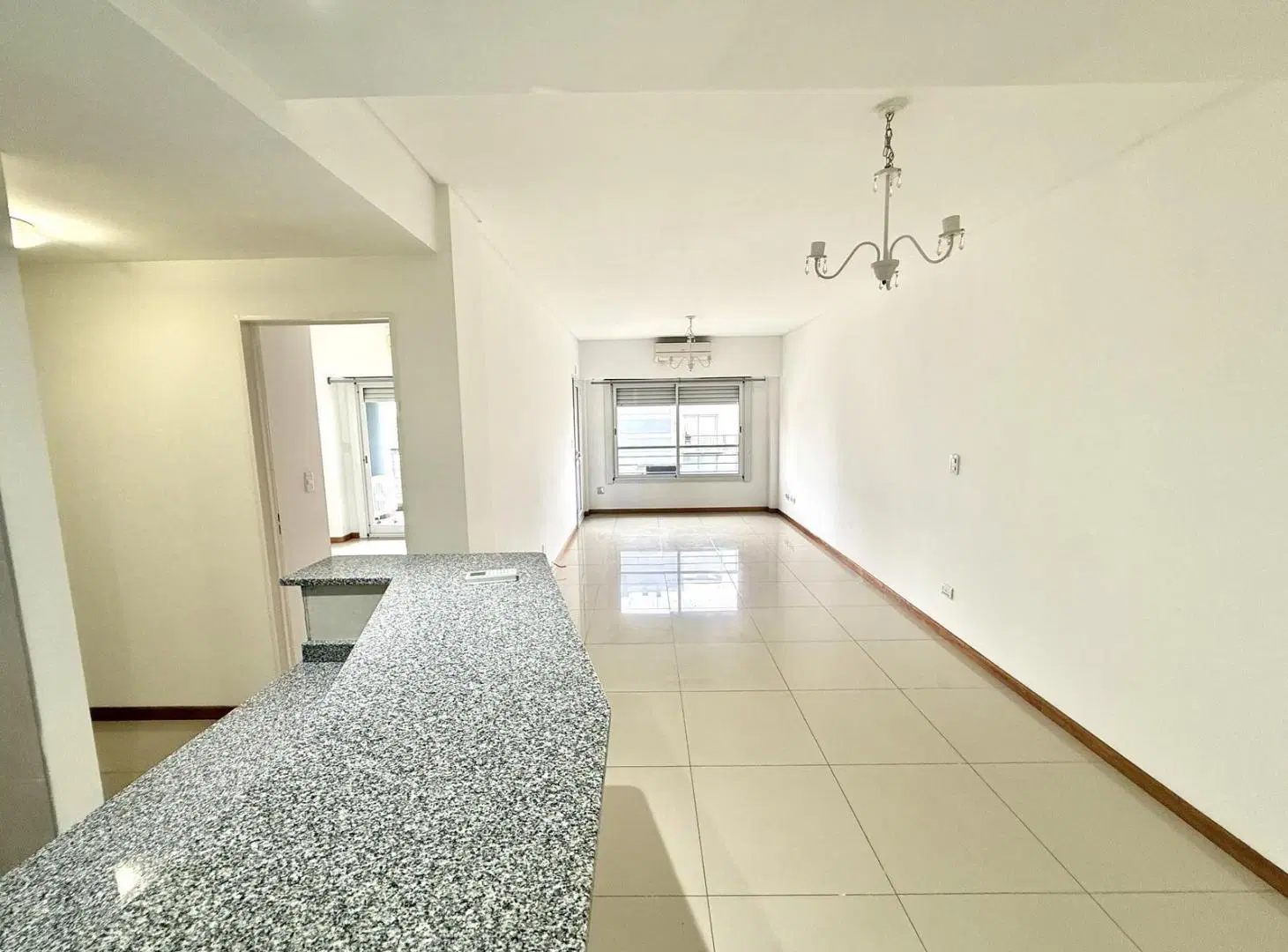 Departamento 2 ambientes en Alquiler centro de Banfield Este a metros de la Estación 2